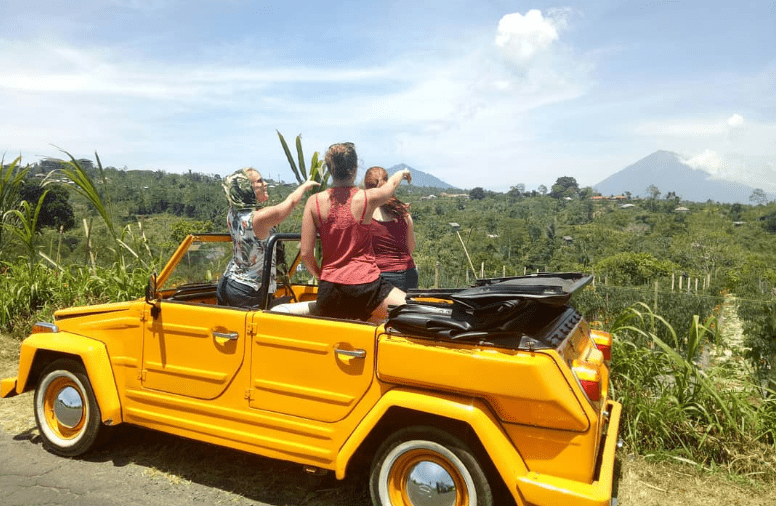 Liburan Asik Pakai Mobil VW Safari Keliling Bali