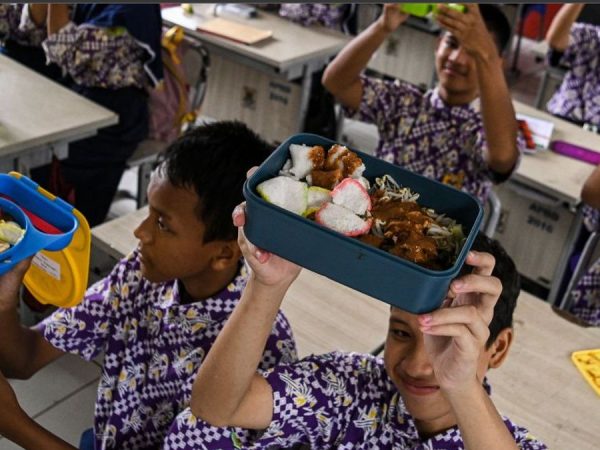 Ilustrasi makan siang gratis