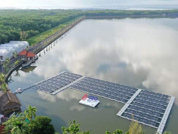 PLTS di Keramba Nelayan Dukungan PLN untuk Transisi Energi Bersih